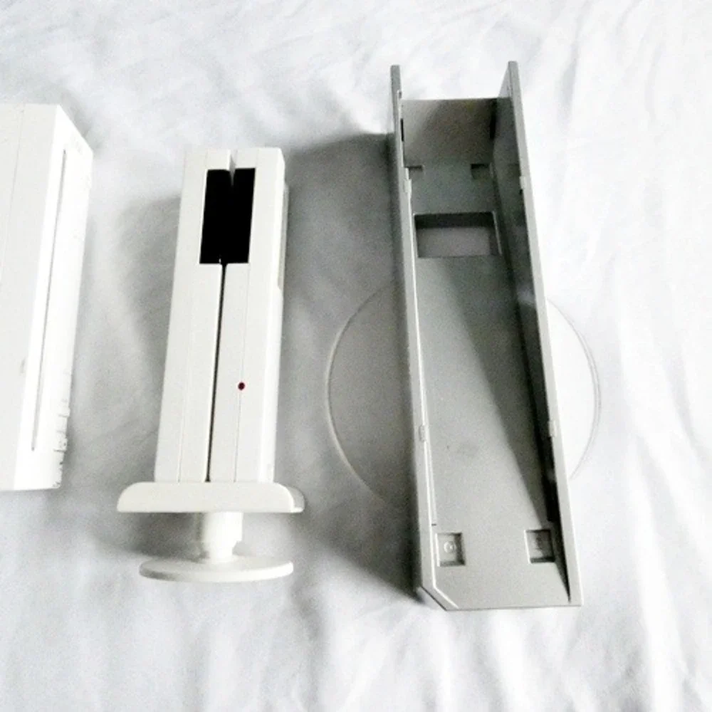 Nintendo Wii Bundle With 4 Games 2 Controllers RVL-001 Power Cable A/V Cable